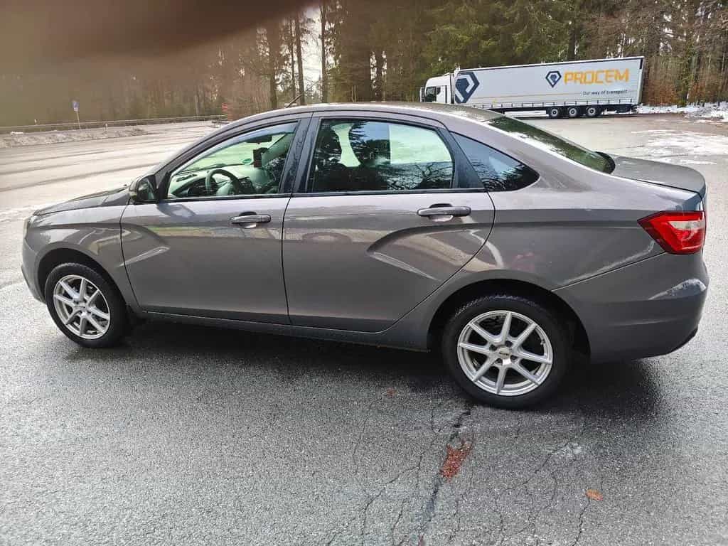 Lada Vesta 1,6 Luxus Spezial Winterpacket ... 02/2017-photo-1