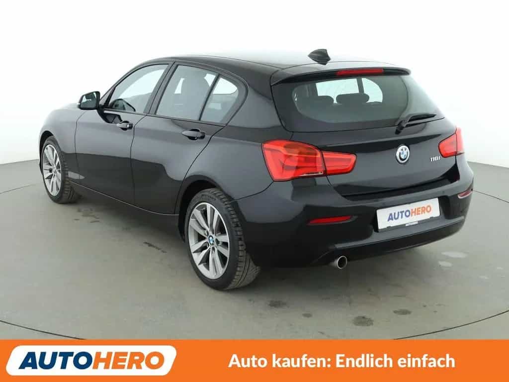 BMW 1 Series 118i Advantage Aut.*NAVI*TEMPO*PDC*SHZ*LIM* 09/2018-photo-3