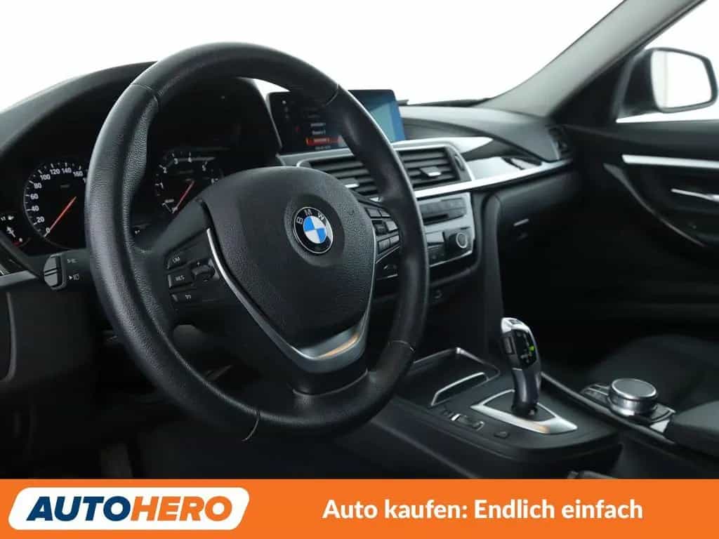 BMW 3 Series 320i Aut.*NAVI*LED*PDC*HUD*SHZ*ALU*TEMPO* 04/2018-photo-10