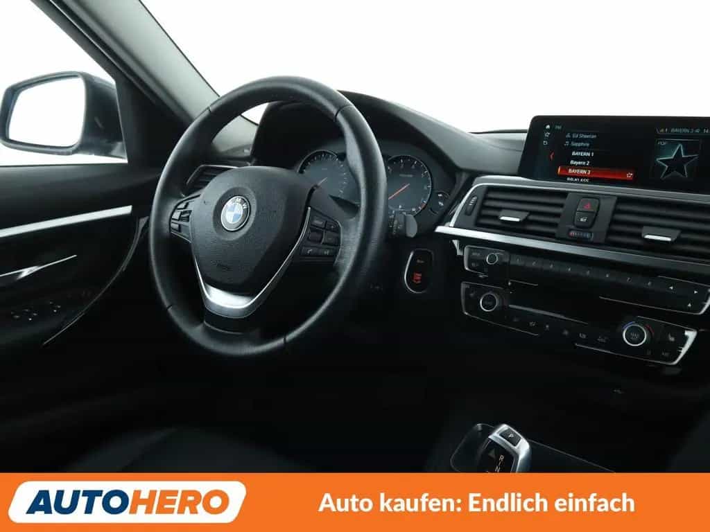 BMW 3 Series 320i Aut.*NAVI*LED*PDC*HUD*SHZ*ALU*TEMPO* 04/2018-photo-12