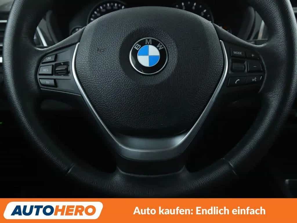 BMW 3 Series 320i Aut.*NAVI*LED*PDC*HUD*SHZ*ALU*TEMPO* 04/2018-photo-18
