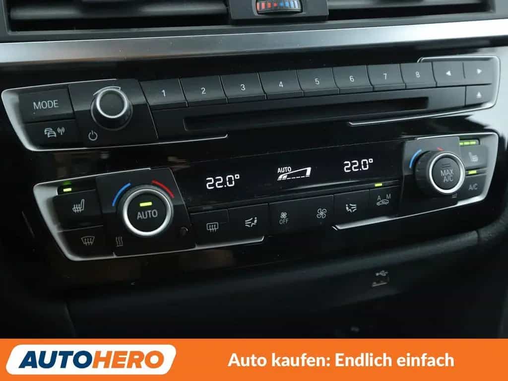 BMW 3 Series 320i Aut.*NAVI*LED*PDC*HUD*SHZ*ALU*TEMPO* 04/2018-photo-22