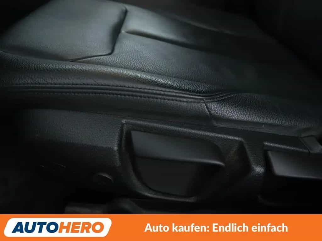 BMW 3 Series 320i Aut.*NAVI*LED*PDC*HUD*SHZ*ALU*TEMPO* 04/2018-photo-26