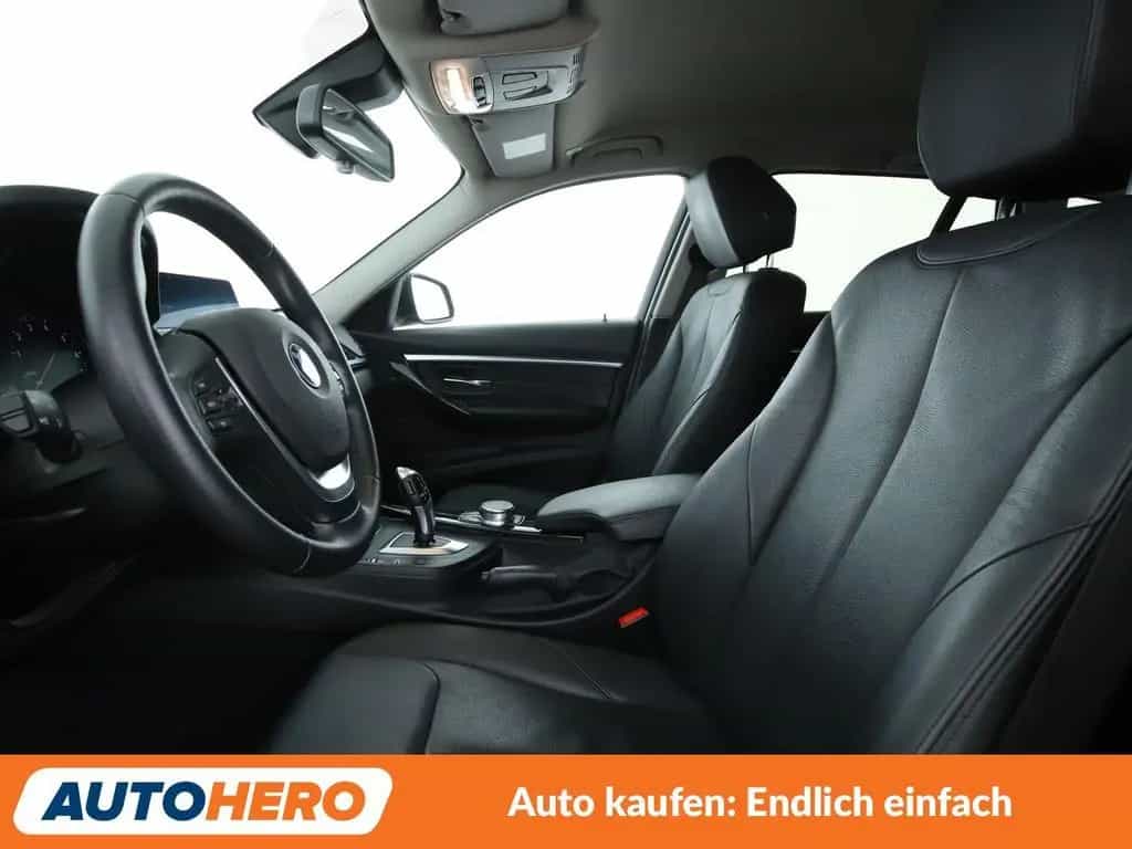 BMW 3 Series 320i Aut.*NAVI*LED*PDC*HUD*SHZ*ALU*TEMPO* 04/2018-photo-9