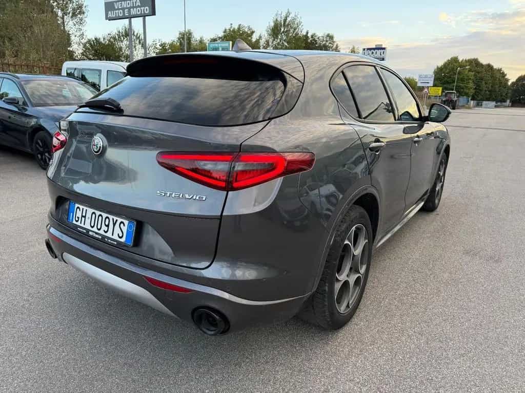 Alfa Romeo Stelvio 2.2 210 CV AT8 Q4 Ti 02/2022-photo-3
