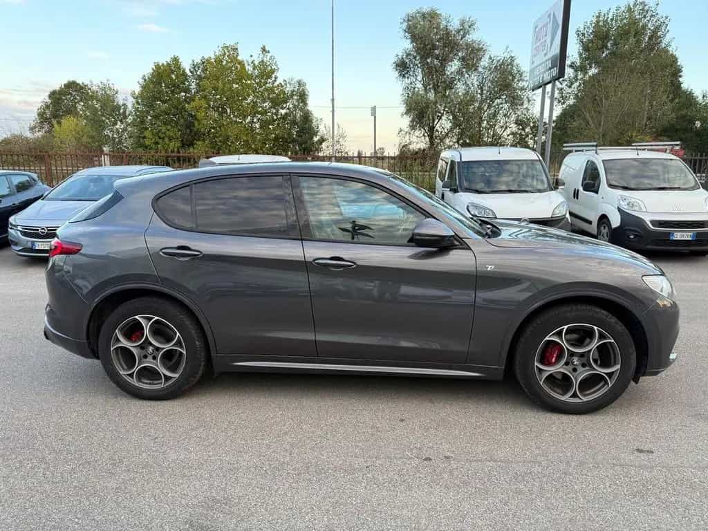 Alfa Romeo Stelvio 2.2 210 CV AT8 Q4 Ti 02/2022-photo-4