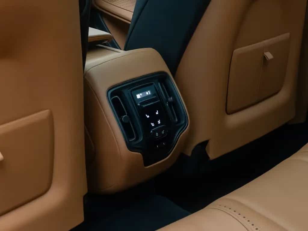 Aston Martin DBX 4.0 V8 Individual Carbon Elegance Mega-Voll 10/2021-photo-26