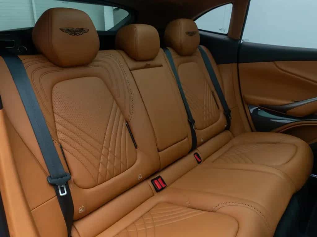 Aston Martin DBX 4.0 V8 Individual Carbon Elegance Mega-Voll 10/2021-photo-28
