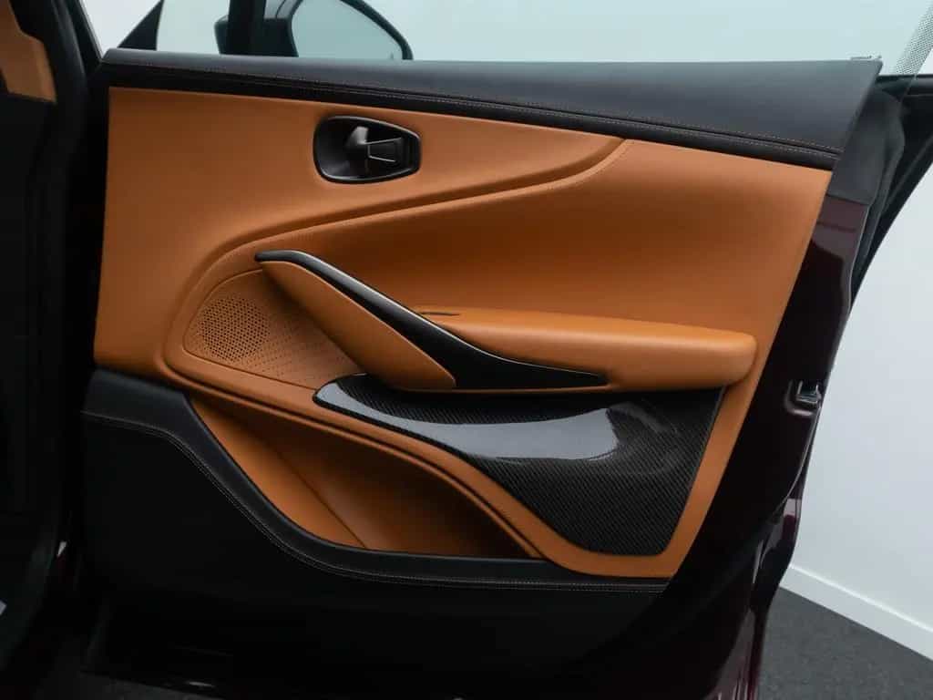 Aston Martin DBX 4.0 V8 Individual Carbon Elegance Mega-Voll 10/2021-photo-31