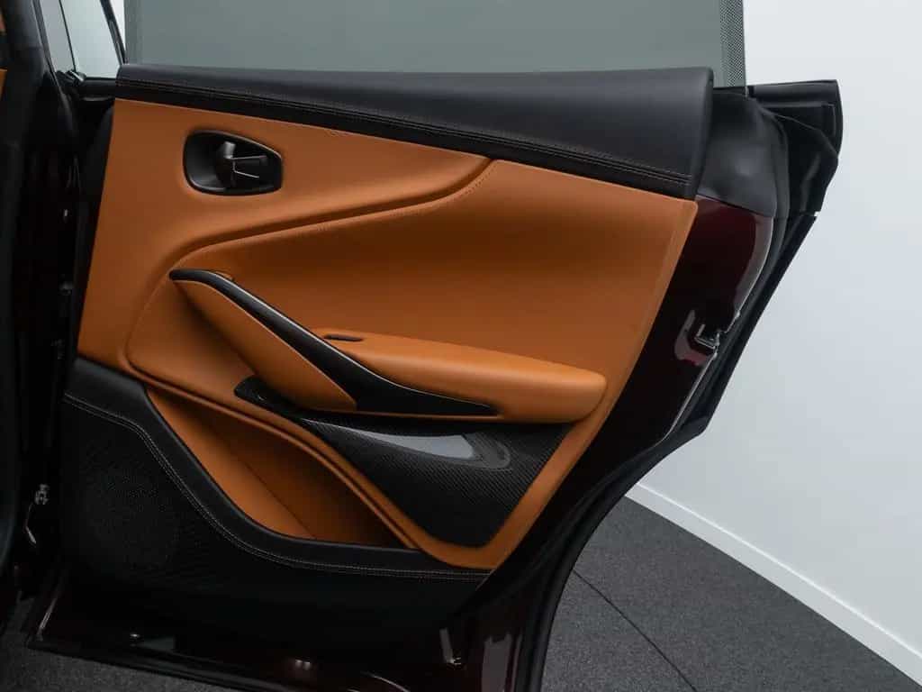 Aston Martin DBX 4.0 V8 Individual Carbon Elegance Mega-Voll 10/2021-photo-32