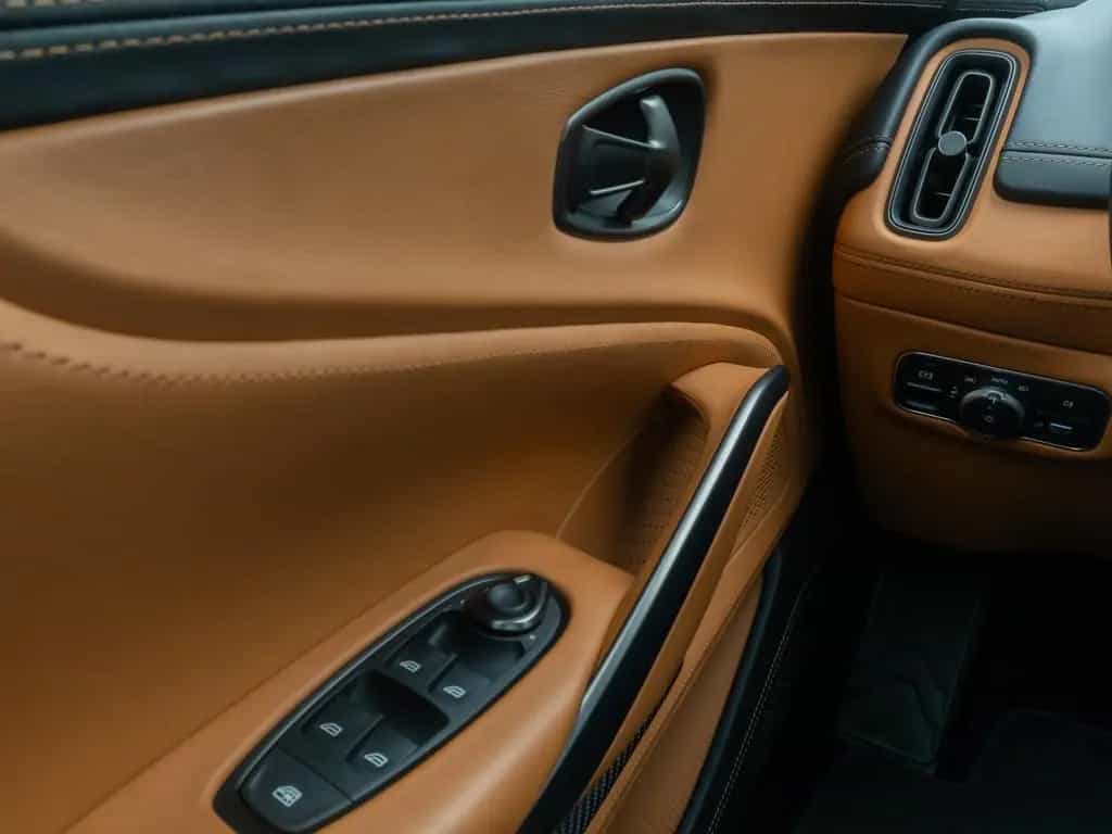 Aston Martin DBX 4.0 V8 Individual Carbon Elegance Mega-Voll 10/2021-photo-34