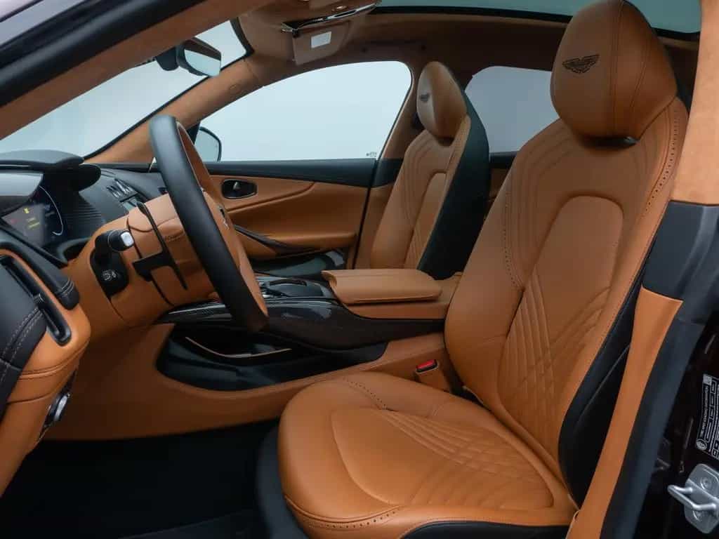 Aston Martin DBX 4.0 V8 Individual Carbon Elegance Mega-Voll 10/2021-photo-35