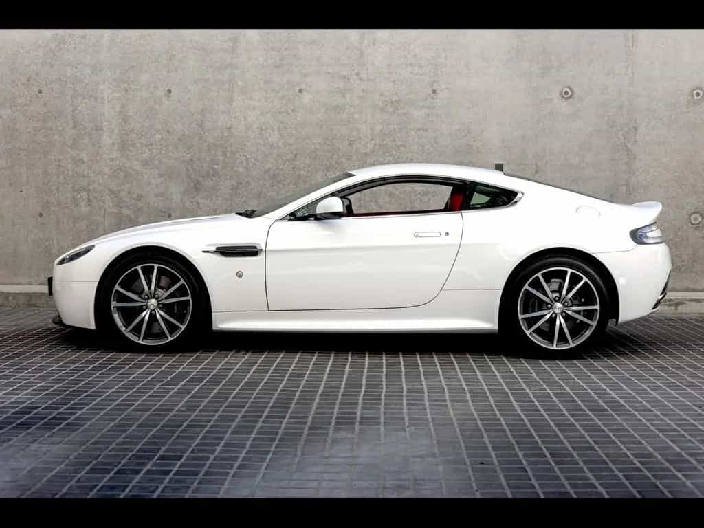 Aston Martin V8 Vantage S COUPE SPORTSHIFT II°STRATUS WHITE 03/2017-photo-1
