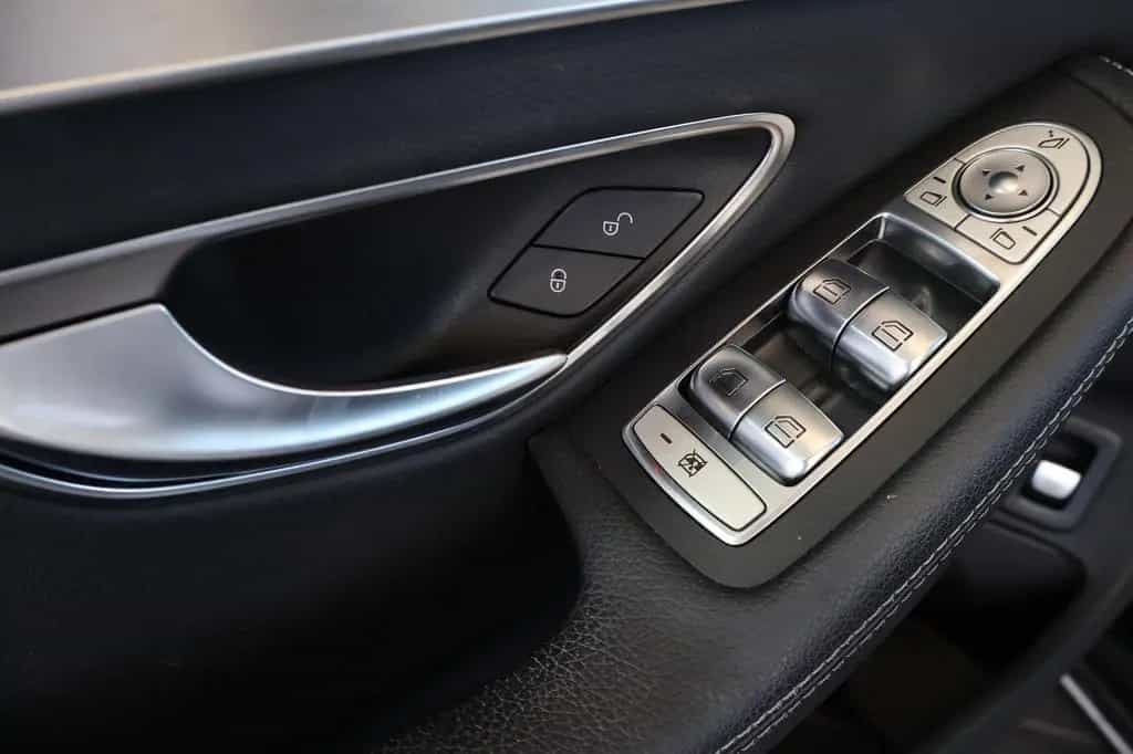 Mercedes-Benz C-Class 300d 4M Avantgarde DISTR.+MULTIBEAM+KEY+AHK 09/2019-photo-16