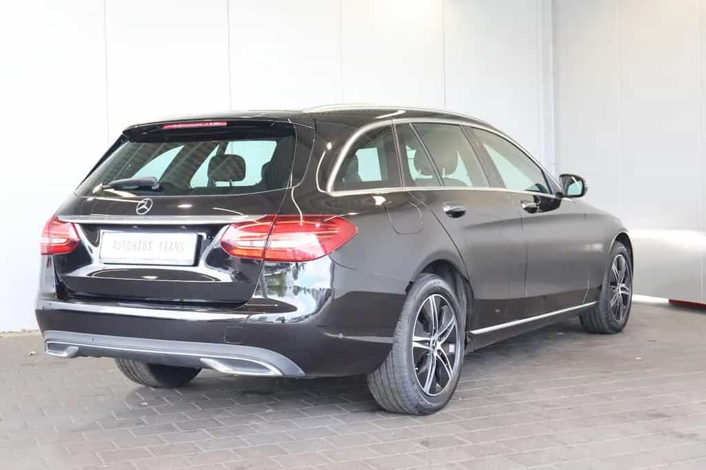 Mercedes-Benz C-Class 300d 4M Avantgarde DISTR.+MULTIBEAM+KEY+AHK 09/2019-photo-3