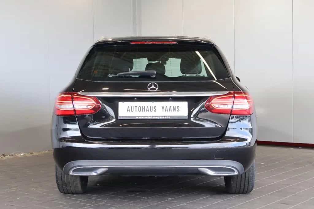 Mercedes-Benz C-Class 300d 4M Avantgarde DISTR.+MULTIBEAM+KEY+AHK 09/2019-photo-4