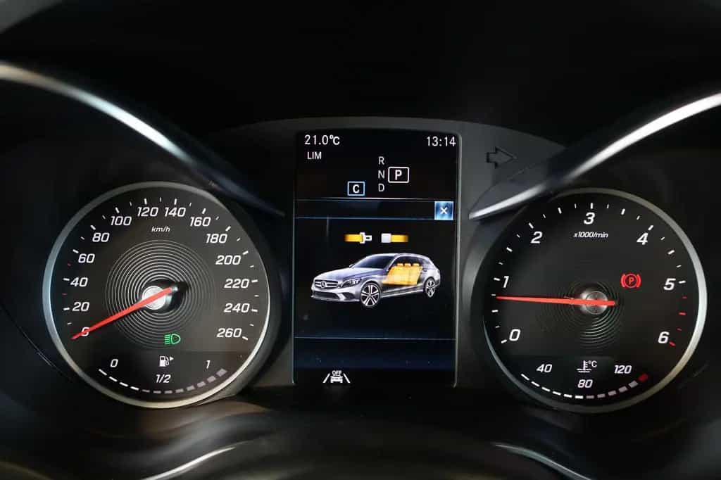 Mercedes-Benz C-Class 300d 4M Avantgarde DISTR.+MULTIBEAM+KEY+AHK 09/2019-photo-7