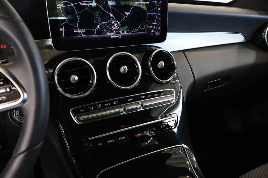 Mercedes-Benz C-Class 300d 4M Avantgarde DISTR.+MULTIBEAM+KEY+AHK 09/2019-photo-9