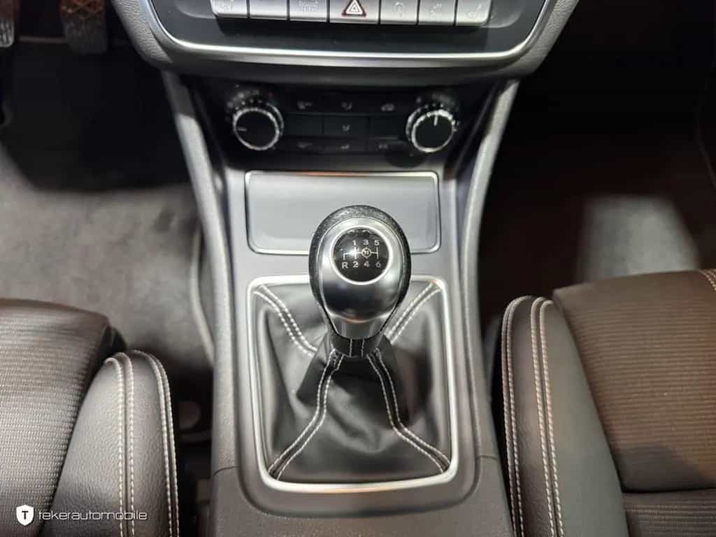 Mercedes-Benz GLA-Class 180 Urban *LED*Navi*AHK* 10/2018-photo-13