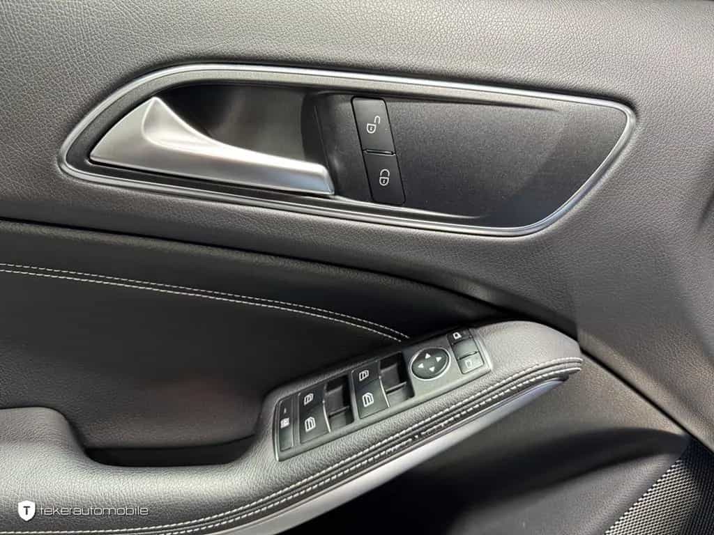 Mercedes-Benz GLA-Class 180 Urban *LED*Navi*AHK* 10/2018-photo-16
