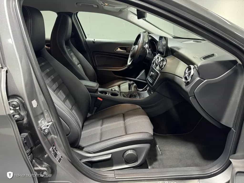 Mercedes-Benz GLA-Class 180 Urban *LED*Navi*AHK* 10/2018-photo-8