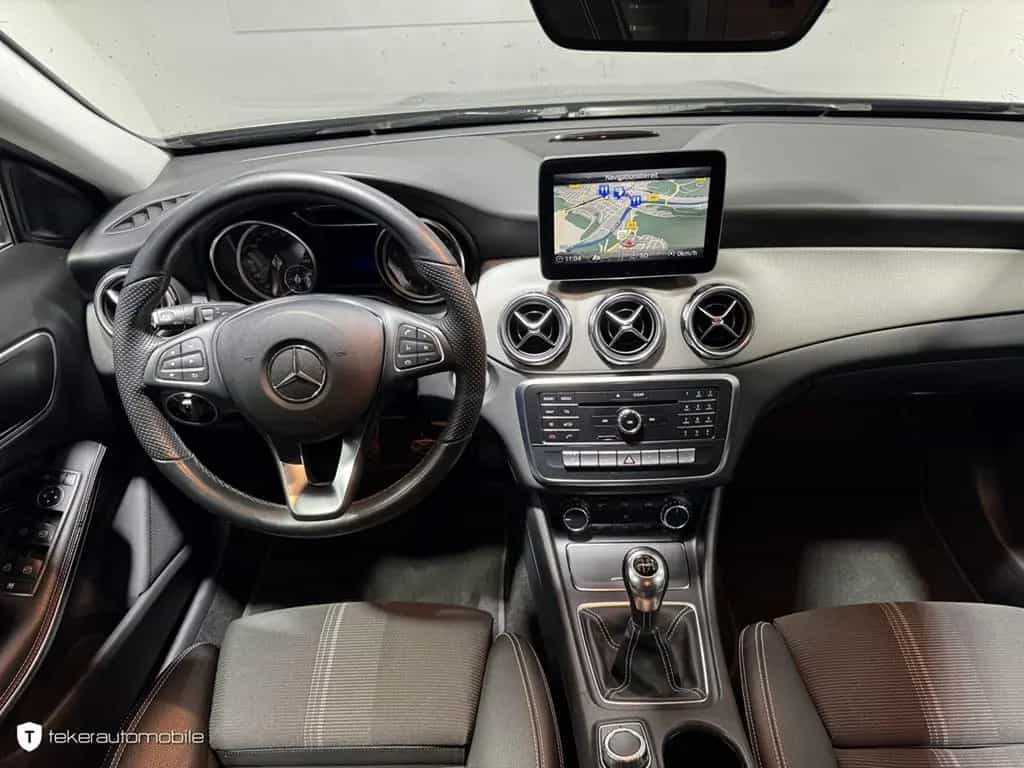 Mercedes-Benz GLA-Class 180 Urban *LED*Navi*AHK* 10/2018-photo-9