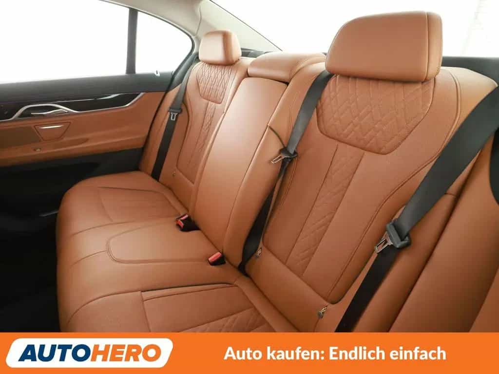 BMW 7 Series 740i  Aut.*LASER*HEAD-UP*360CAM*NAVI*ACC*MASSAGE 02/2018-photo-12