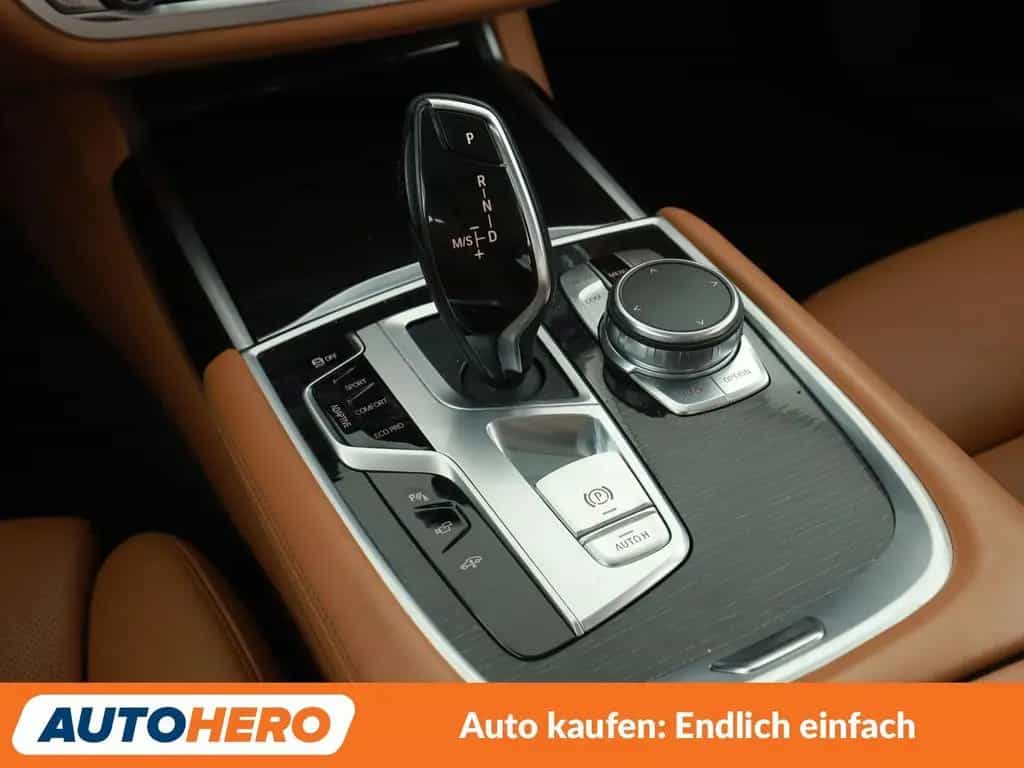 BMW 7 Series 740i  Aut.*LASER*HEAD-UP*360CAM*NAVI*ACC*MASSAGE 02/2018-photo-22