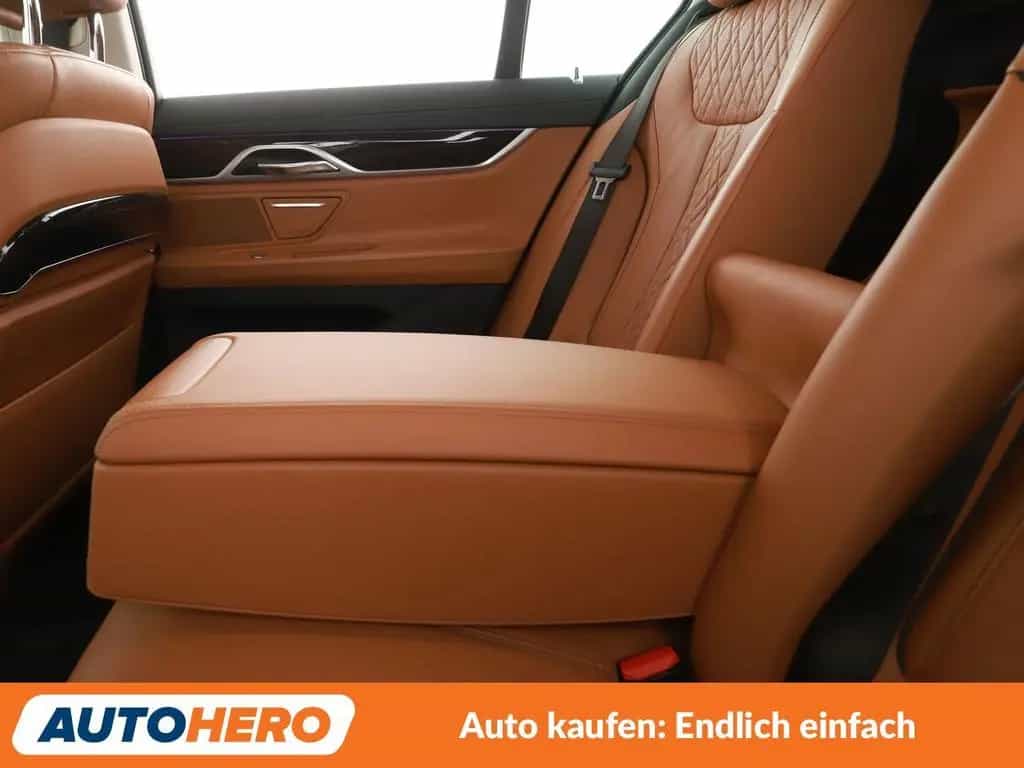 BMW 7 Series 740i  Aut.*LASER*HEAD-UP*360CAM*NAVI*ACC*MASSAGE 02/2018-photo-28