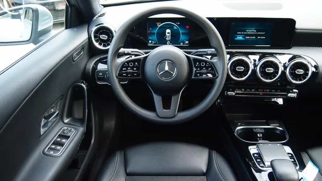 Mercedes-Benz A-Class 180 NEUES MODEL !!! 02/2020-photo-18