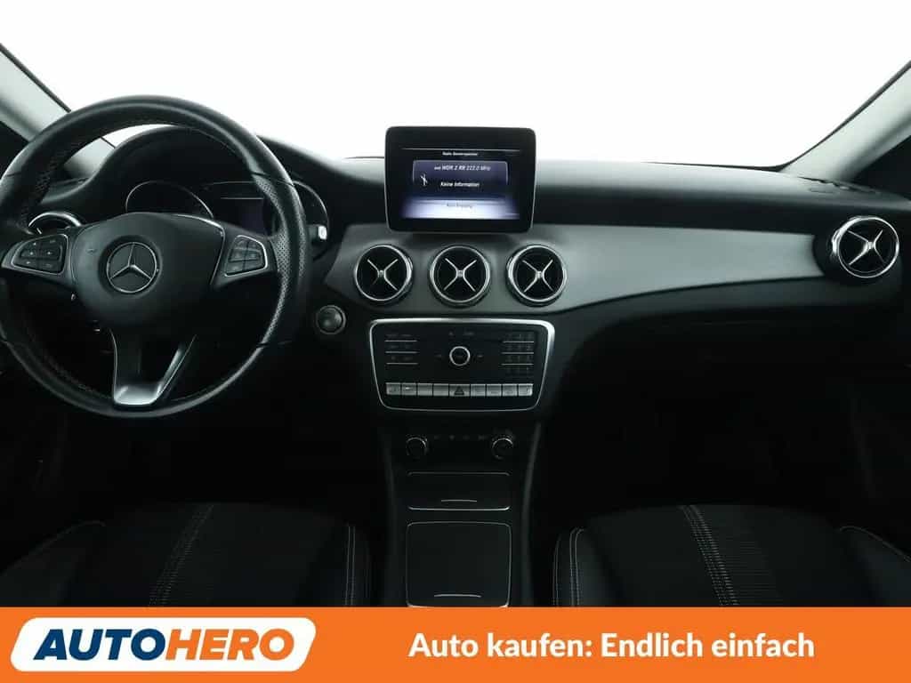Mercedes-Benz GLA 250 4Matic Urban Aut.*NAVI*LED*ACC*PDC*SHZ* 10/2019-photo-11