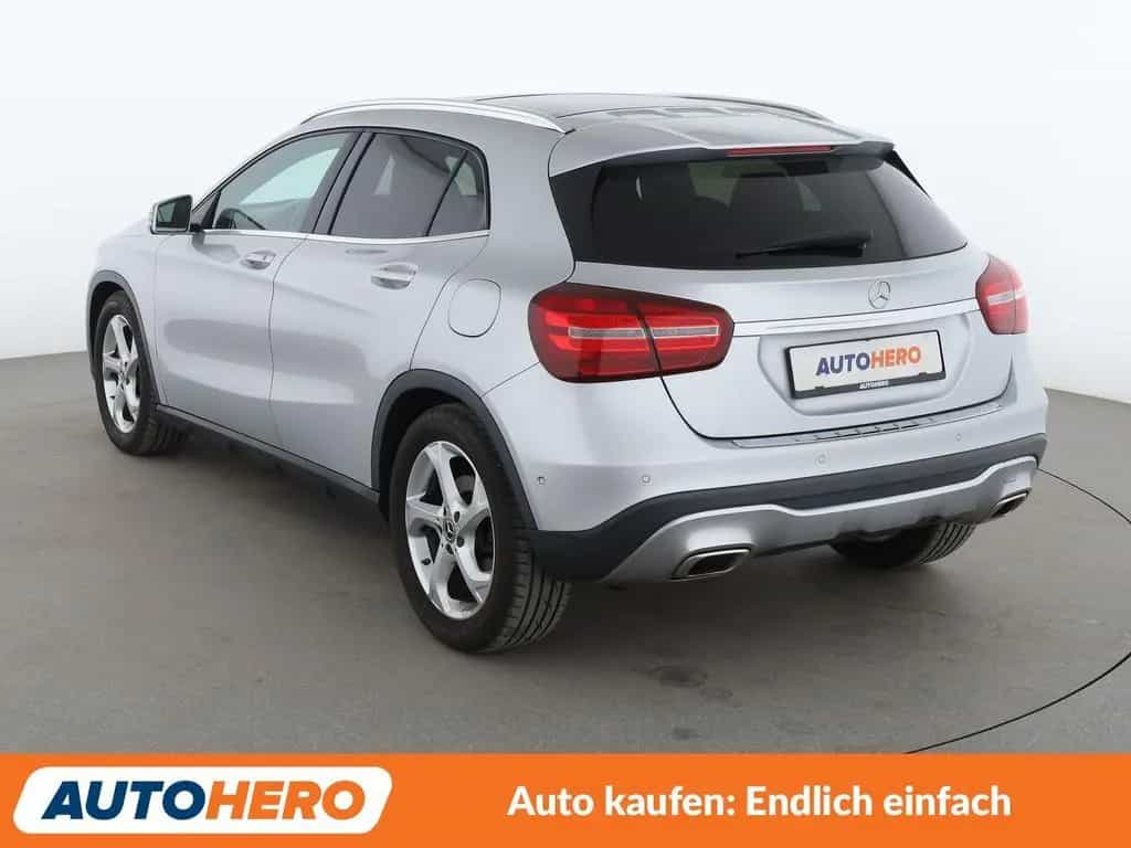 Mercedes-Benz GLA 250 4Matic Urban Aut.*NAVI*LED*ACC*PDC*SHZ* 10/2019-photo-3