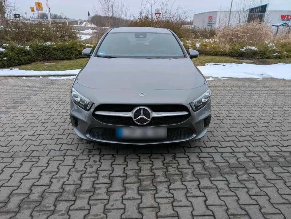 Mercedes-Benz A-Class Benz A180 A-Klasse TÜV 11/2027 Bu... 07/2019-photo-0