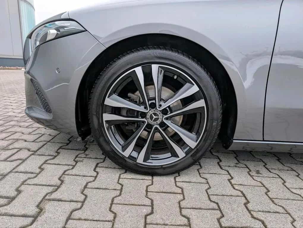 Mercedes-Benz A-Class Benz A180 A-Klasse TÜV 11/2027 Bu... 07/2019-photo-4