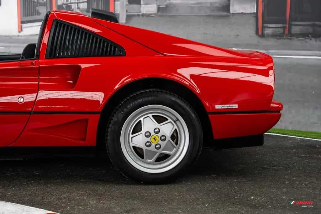 Ferrari 208 GTS Turbo *A COLLECTOR'S HIDDEN GEM* 12/1988-photo-5