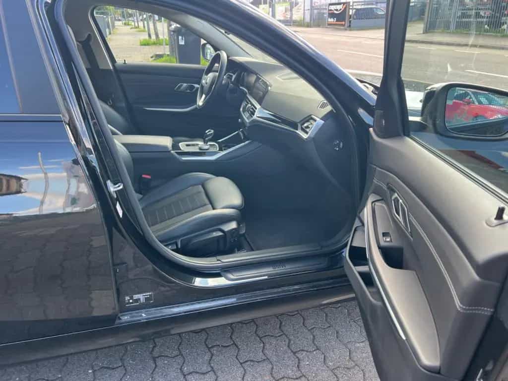 BMW 3 Series 320 Touring 320 d xDrive Advantage FINANZIERUNG 01/2021-photo-12