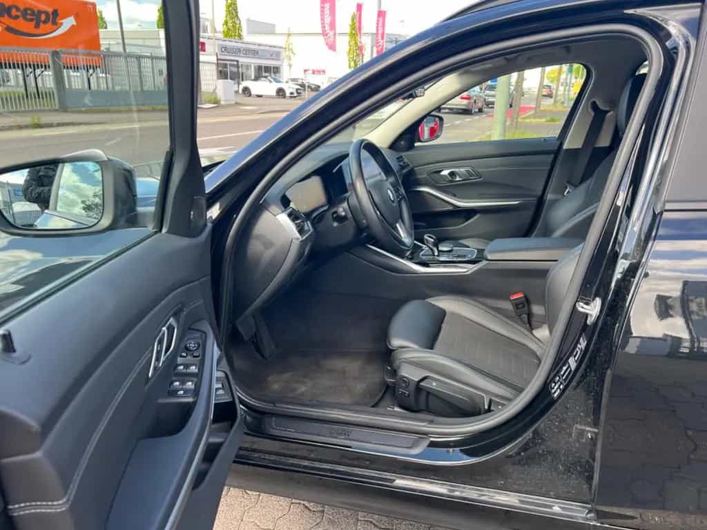 BMW 3 Series 320 Touring 320 d xDrive Advantage FINANZIERUNG 01/2021-photo-8