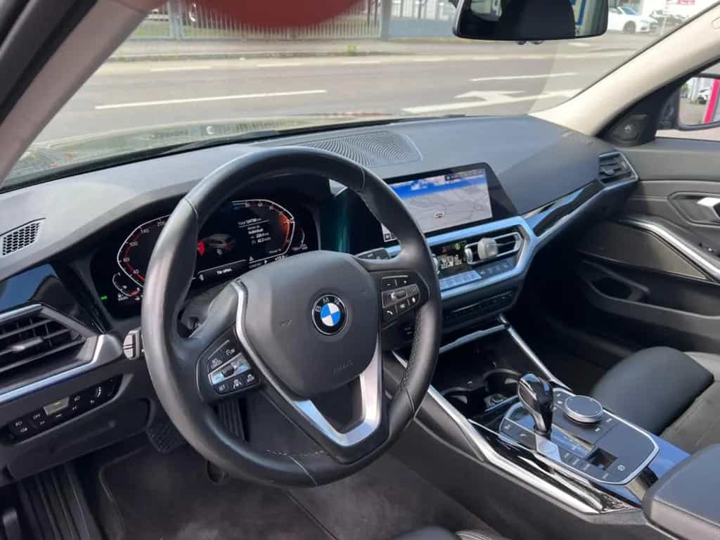 BMW 3 Series 320 Touring 320 d xDrive Advantage FINANZIERUNG 01/2021-photo-9