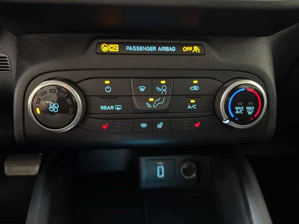 Ford Focus Tur C & C Aut.Navi LED AHK Winter PDC 01/2020-photo-10