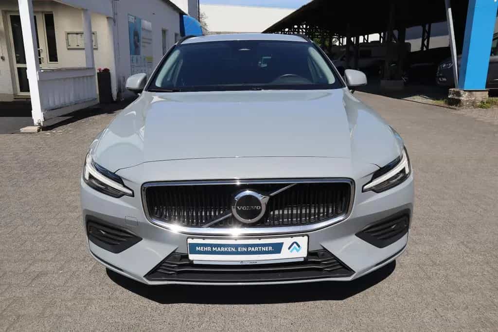 Volvo V60 Kombi Core 04/2024-photo-1