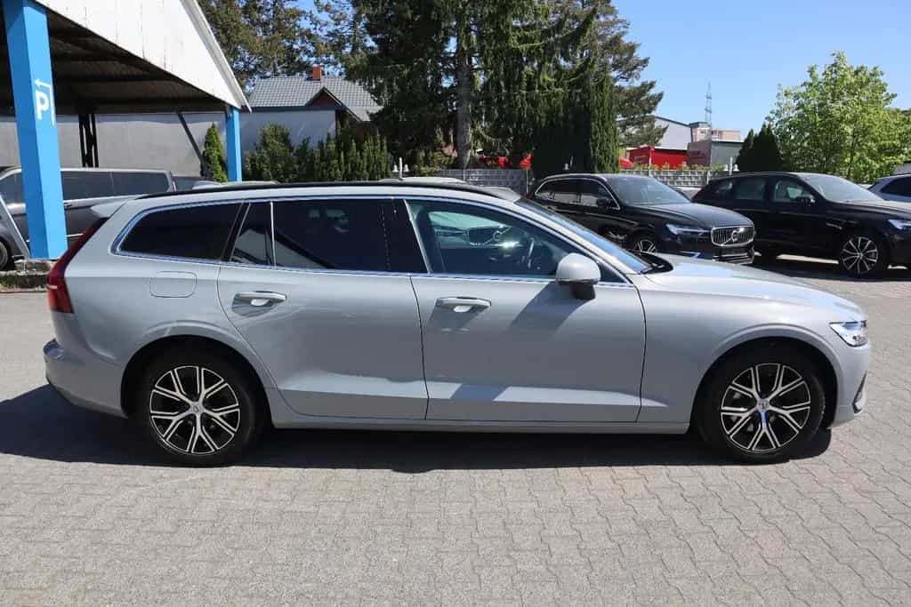 Volvo V60 Kombi Core 04/2024-photo-3