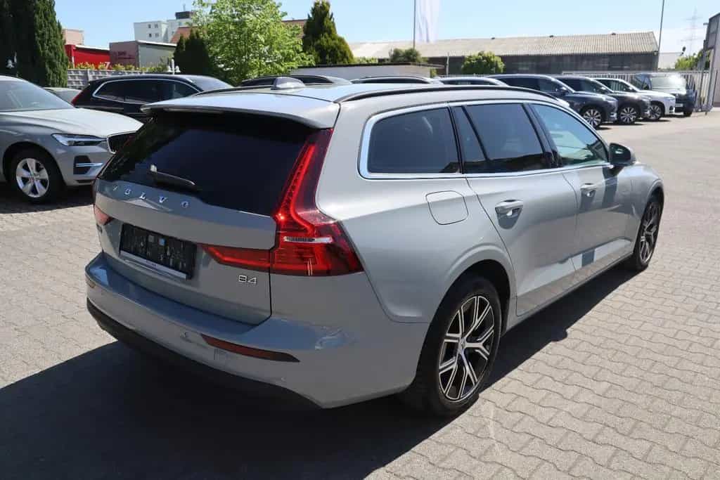 Volvo V60 Kombi Core 04/2024-photo-4