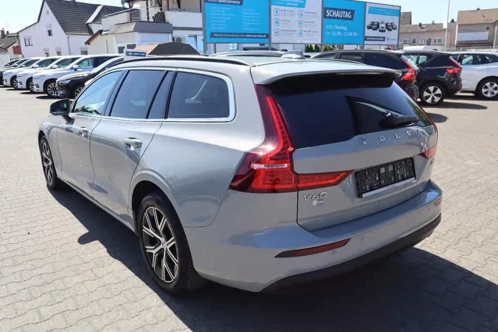 Volvo V60 Kombi Core 04/2024-photo-6