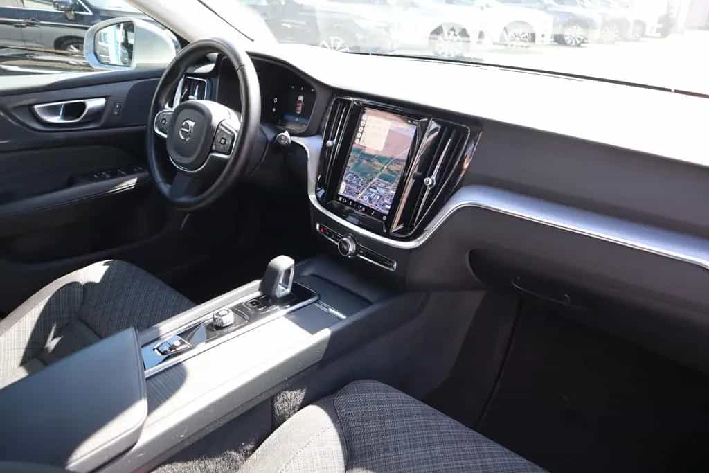 Volvo V60 Kombi Core 04/2024-photo-8