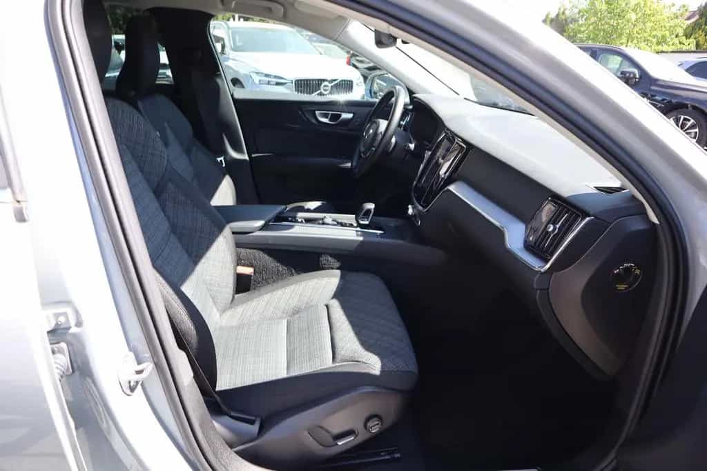 Volvo V60 Kombi Core 04/2024-photo-9