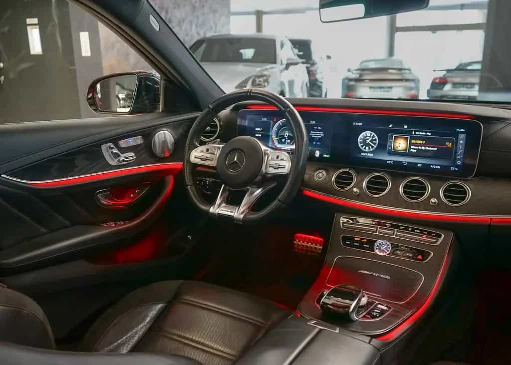 Mercedes-Benz E-Class 63 AMG 4M MWST LED Widescreen Pano Burmester 08/2018-photo-32