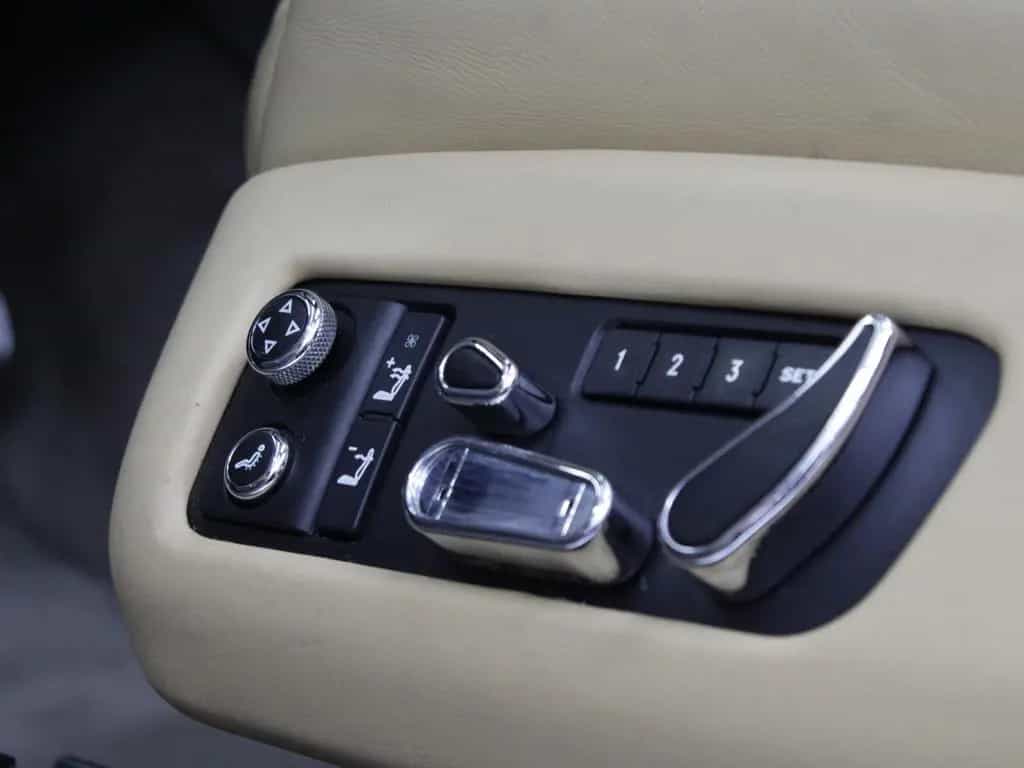 Bentley Continental GTC W12/SCHECKHEFT/MASSAGE/KAMERA 05/2012-photo-28
