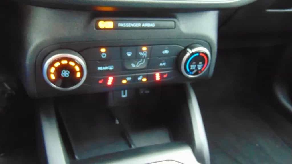 Ford Focus Lim. Cool & Connect KAM PDC NAVI LED SHZ++ 08/2020-photo-8