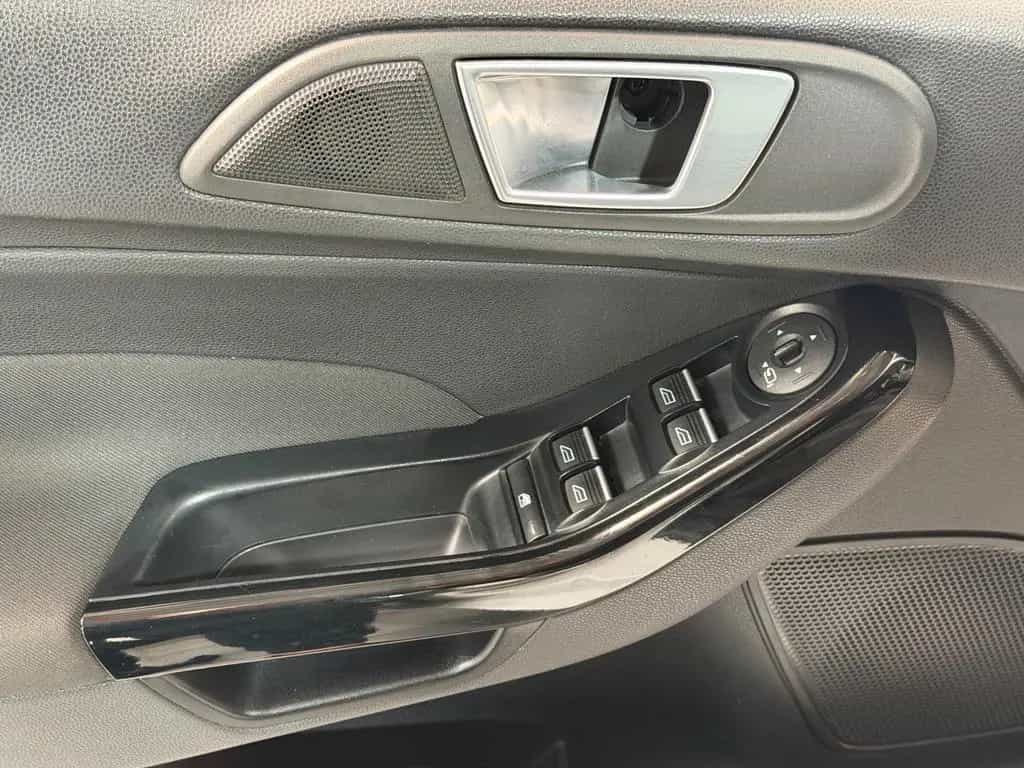 Ford Fiesta Titanium Automatik Navi Einparkhilfe 09/2015-photo-25