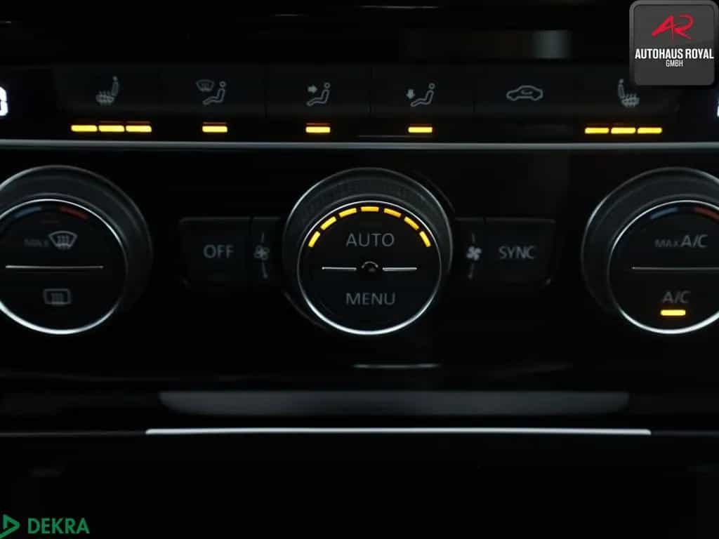 Volkswagen Golf VII GTI 2.0 TSI PANO KEYLESSGO,ACC,KAMERA 08/2019-photo-19